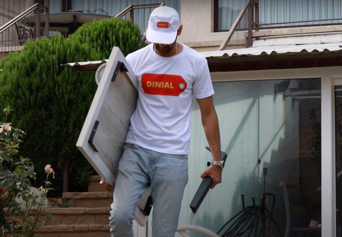 Dinial Desk: Your Shortcut to Stylish Simplicity